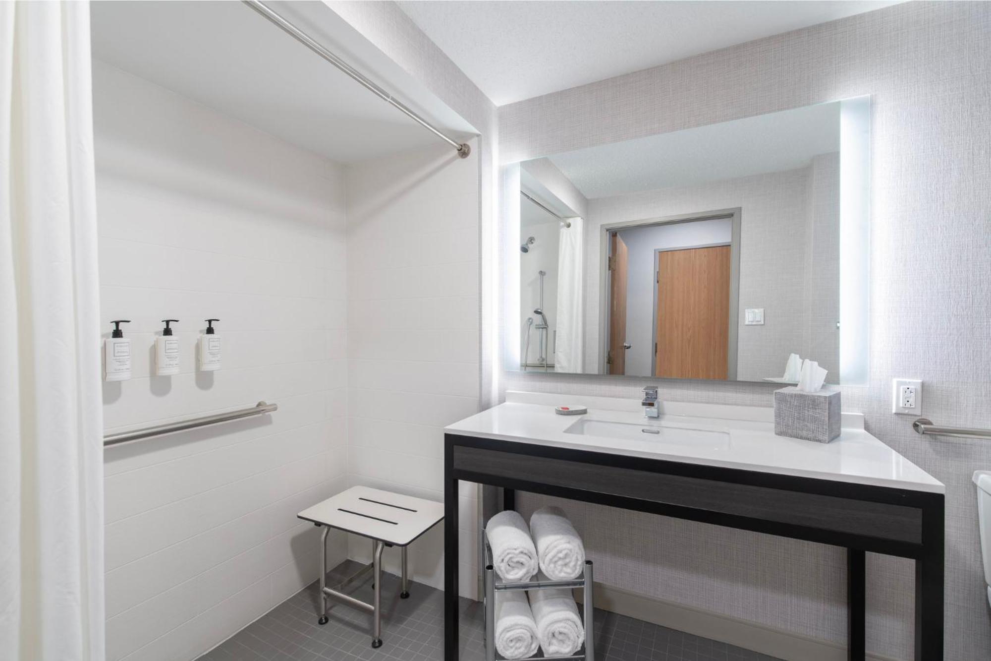 Holiday Inn Express South Burlington - Downtown By Ihg Zewnętrze zdjęcie