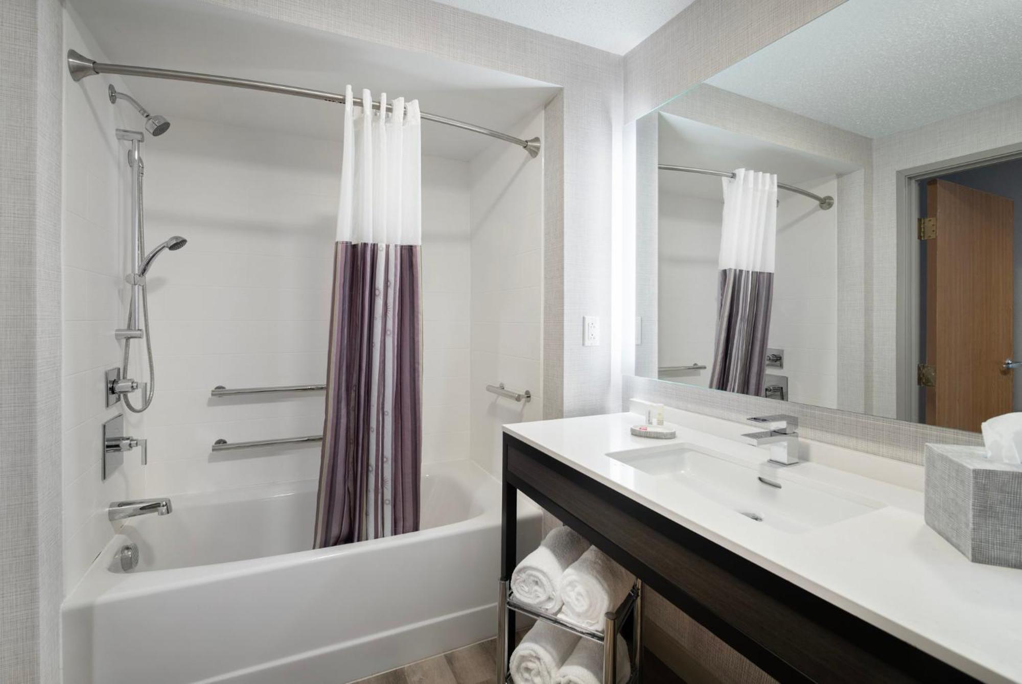 Holiday Inn Express South Burlington - Downtown By Ihg Zewnętrze zdjęcie